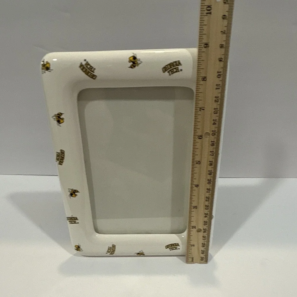 White Ceramic Bee Pattern Georgia Tech frame for a 4x6 photo